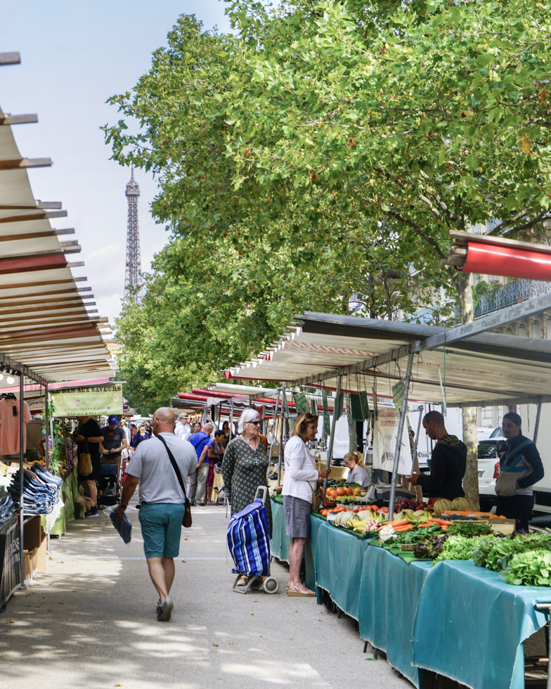 ตลาดปารีส  Marché Saxe Breteuil